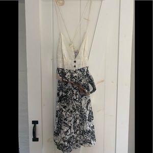 BBDakota belted dress with buttons, size small